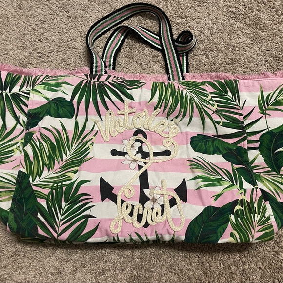 Victoria's Secret Large VS in Paradise
Beach Bag - Picture 4 of 8